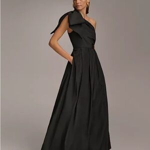Donna Karan Black One-Shoulder Gown